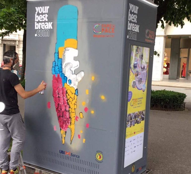 distributore automatico artista di strada